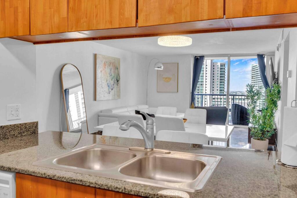 Iconic High Floor 3 Bedrooms In The Heart Of Miami Luaran gambar